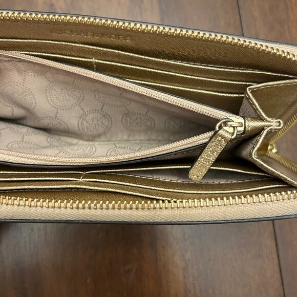 Michael Kors Zip Around Gold Leather Full Size Wallet - Picture 6 of 16